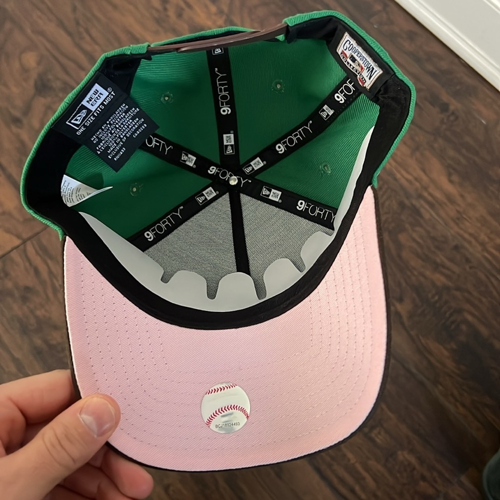 New York Mets x New Era FortyAFrame Snapback
Kelly Green w/ pink undervisor
BNWT - Picture 3 of 3